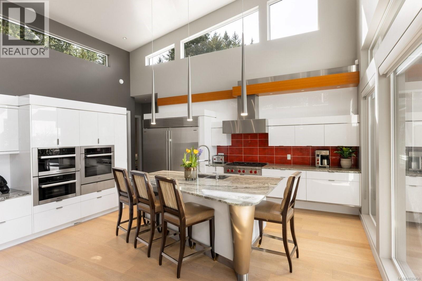 568 LANDS END RD - 9