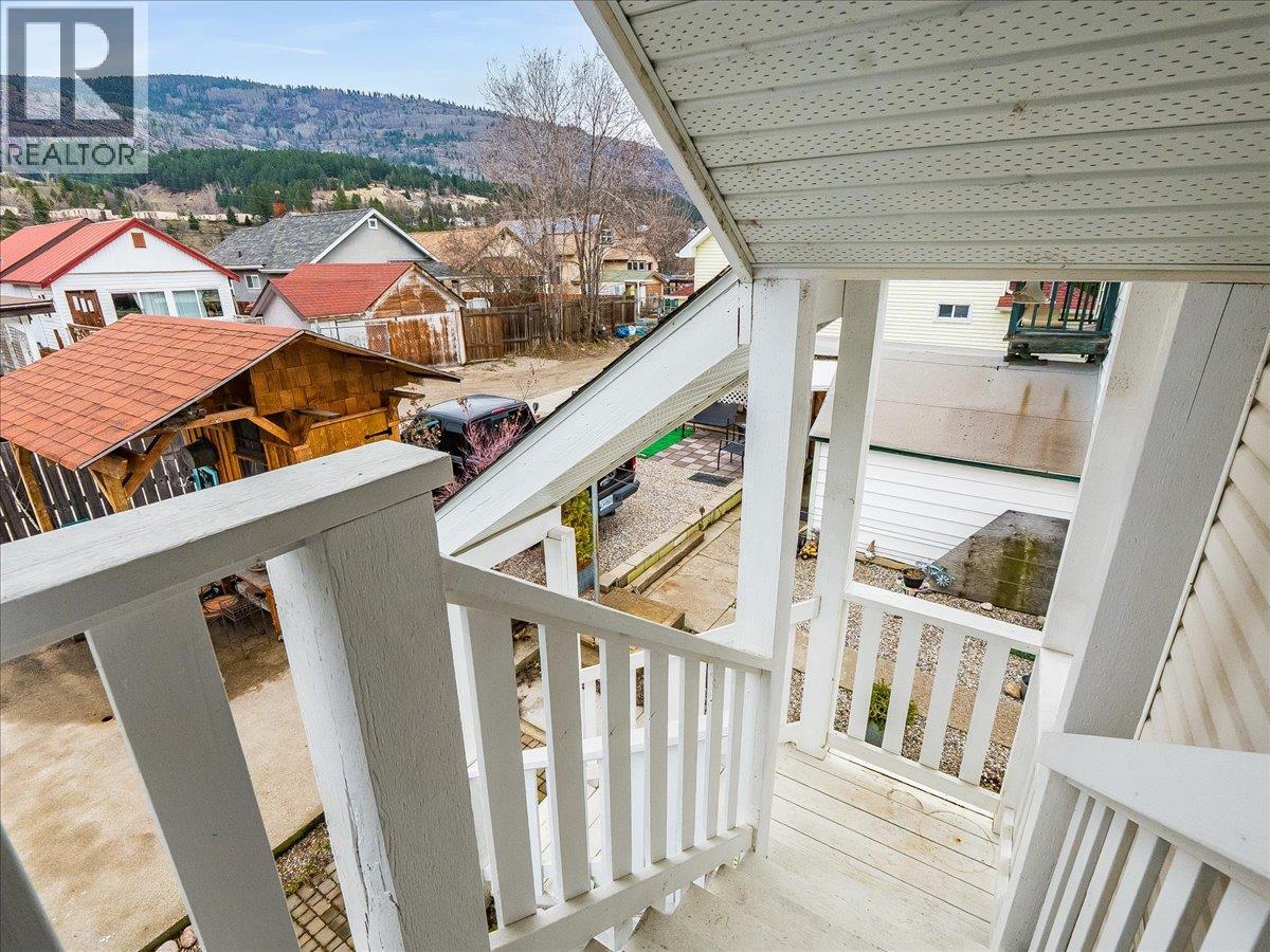 1767 Second Avenue, Trail