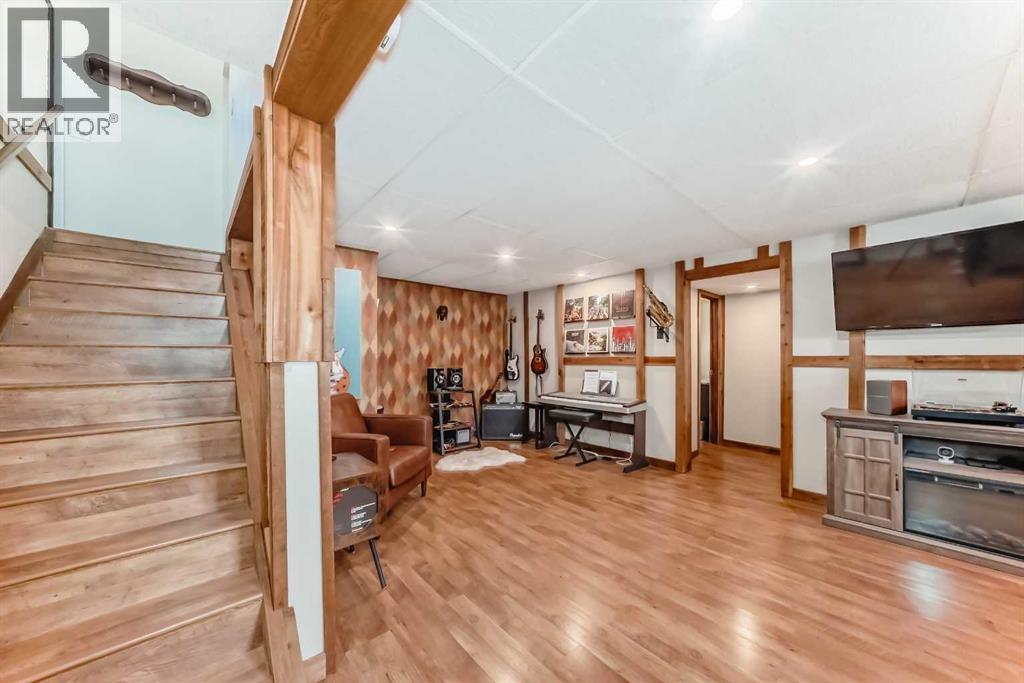 Single Family House Bungalow for Sale in  Midglen Way SE Midnapore Calgary 