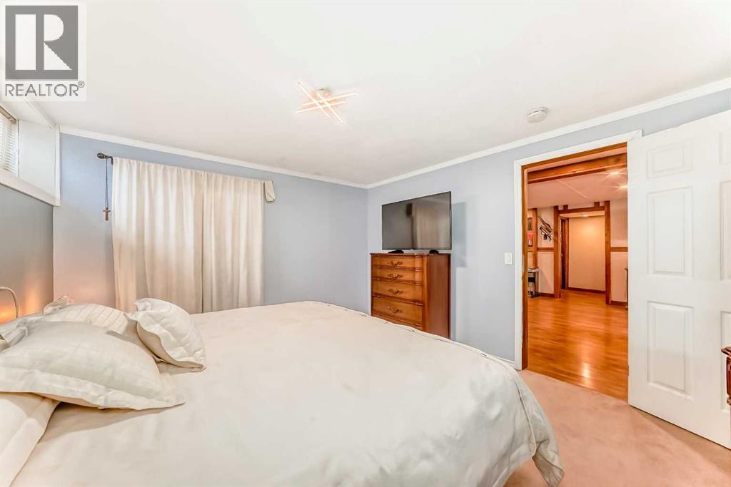 Single Family House Bungalow for Sale in  Midglen Way SE Midnapore Calgary 