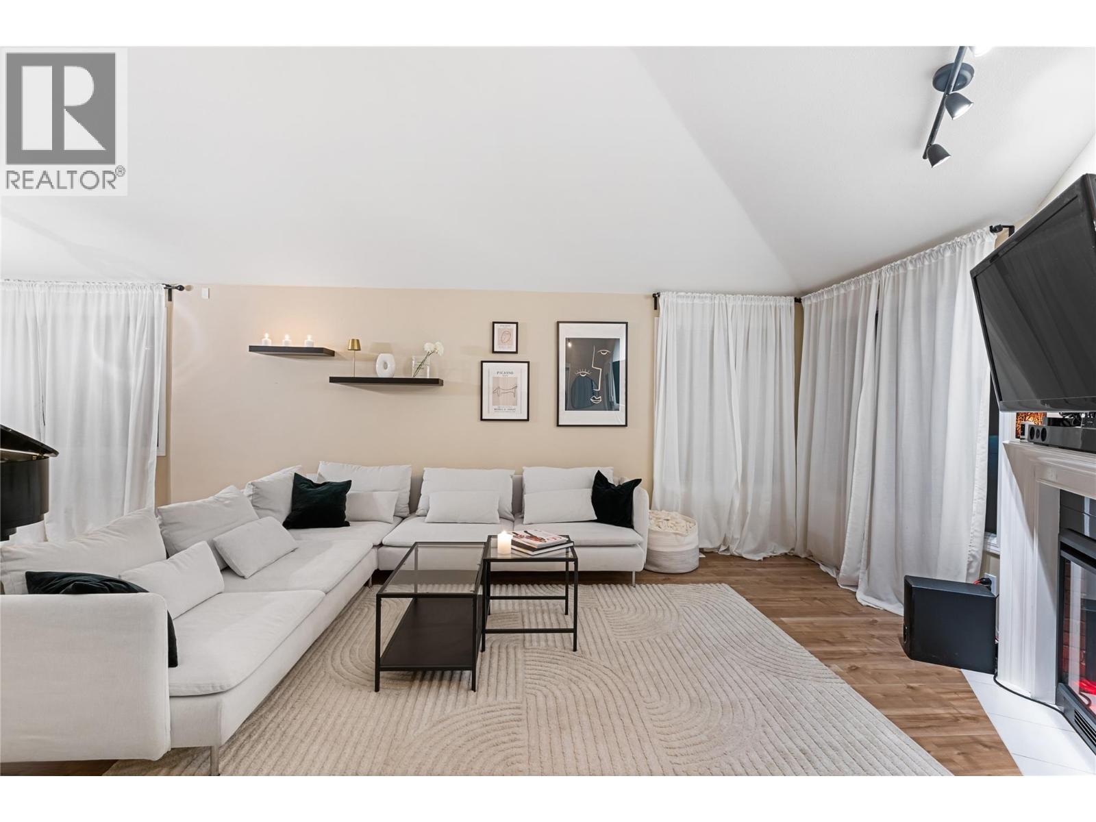 #29 1001 30 AVENUE - 7