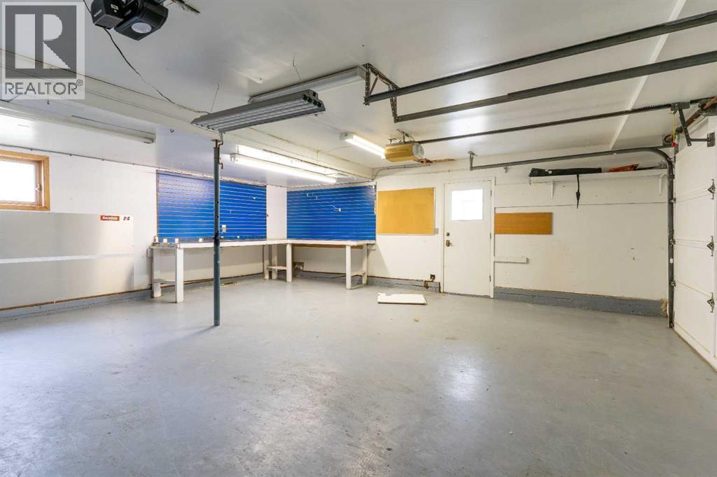 Single Family House Bungalow for Sale in  Shawnee Drive SW Shawnee Slopes Calgary 