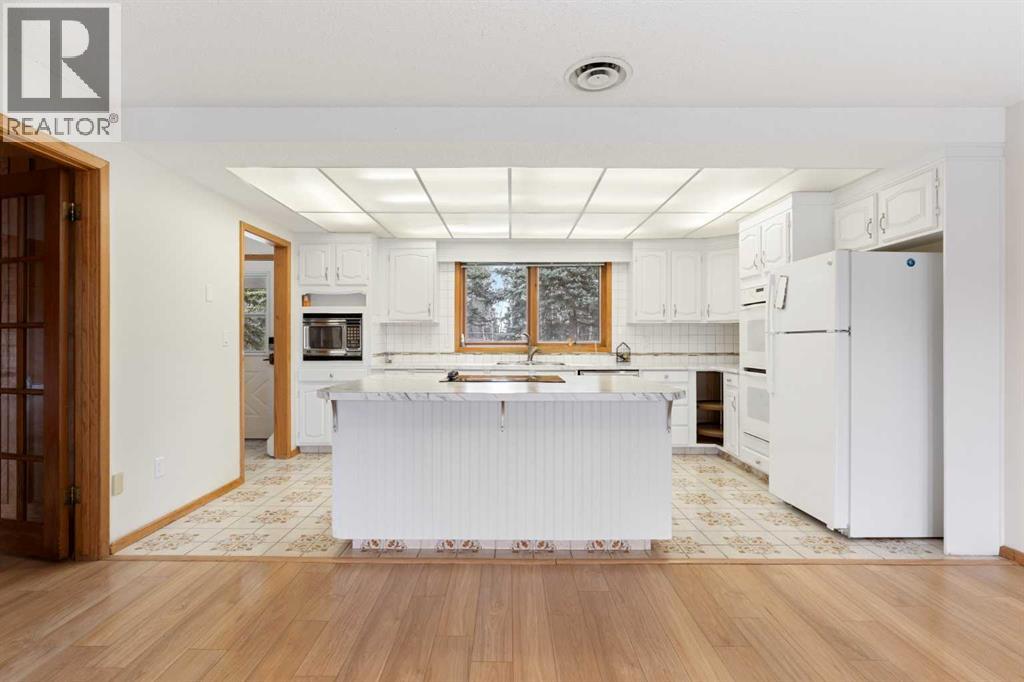 Single Family House Bungalow for Sale in  Shawnee Drive SW Shawnee Slopes Calgary 