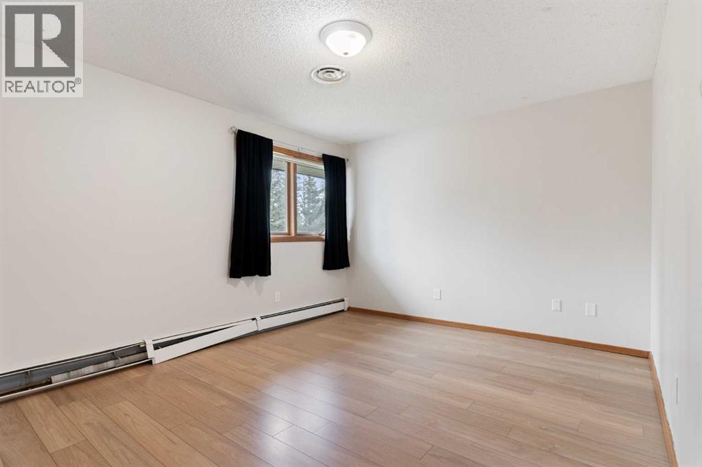 Single Family House Bungalow for Sale in  Shawnee Drive SW Shawnee Slopes Calgary 