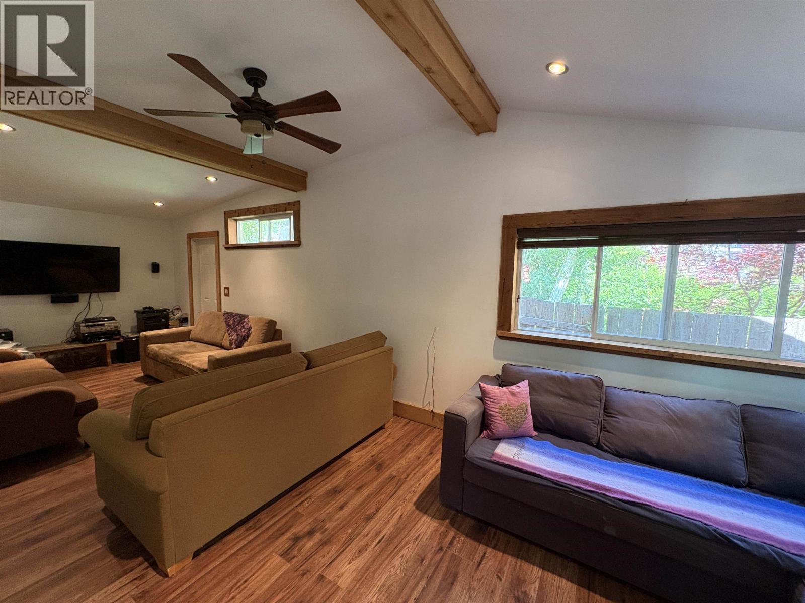 660 ANDY'S BAY ROAD, Gambier Island