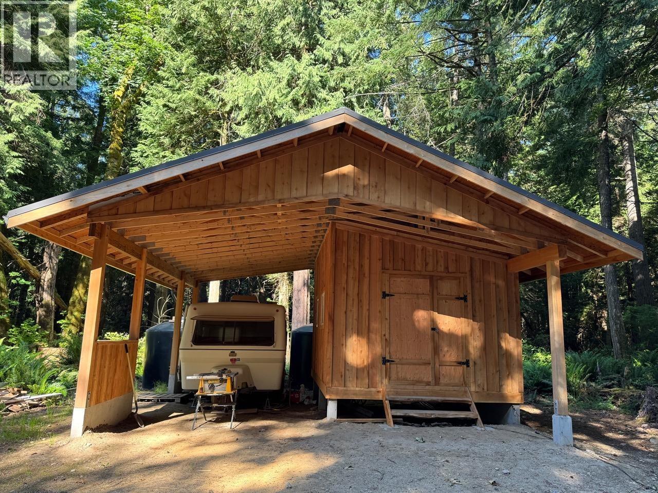 315 HAIRY ELBOW ROAD, Sechelt