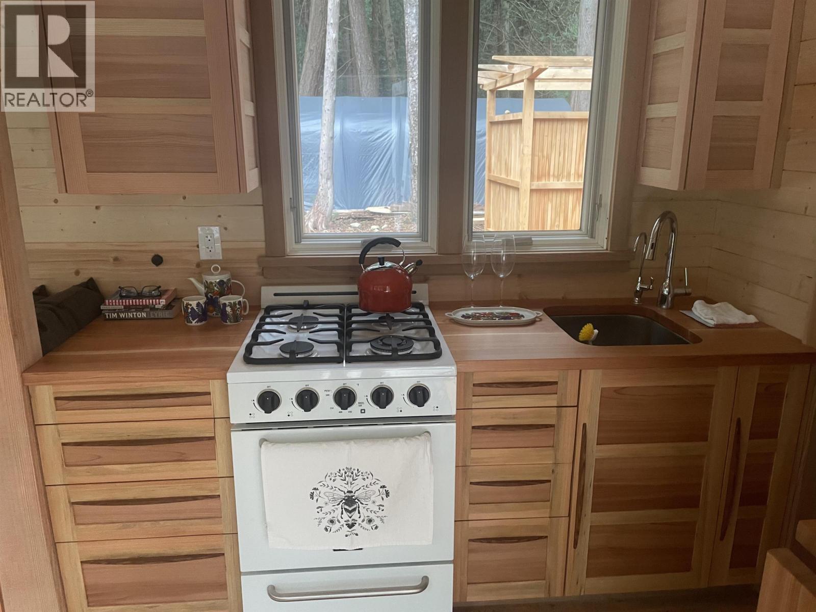 315 HAIRY ELBOW ROAD, Sechelt