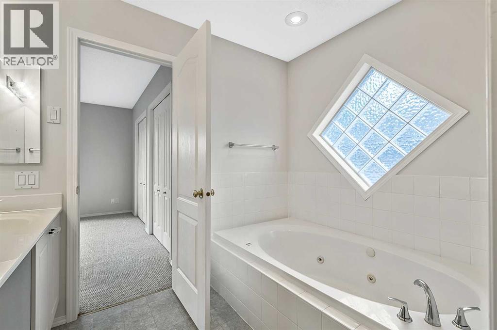 Single Family House for Sale in  Somerside Park SW Somerset Calgary 