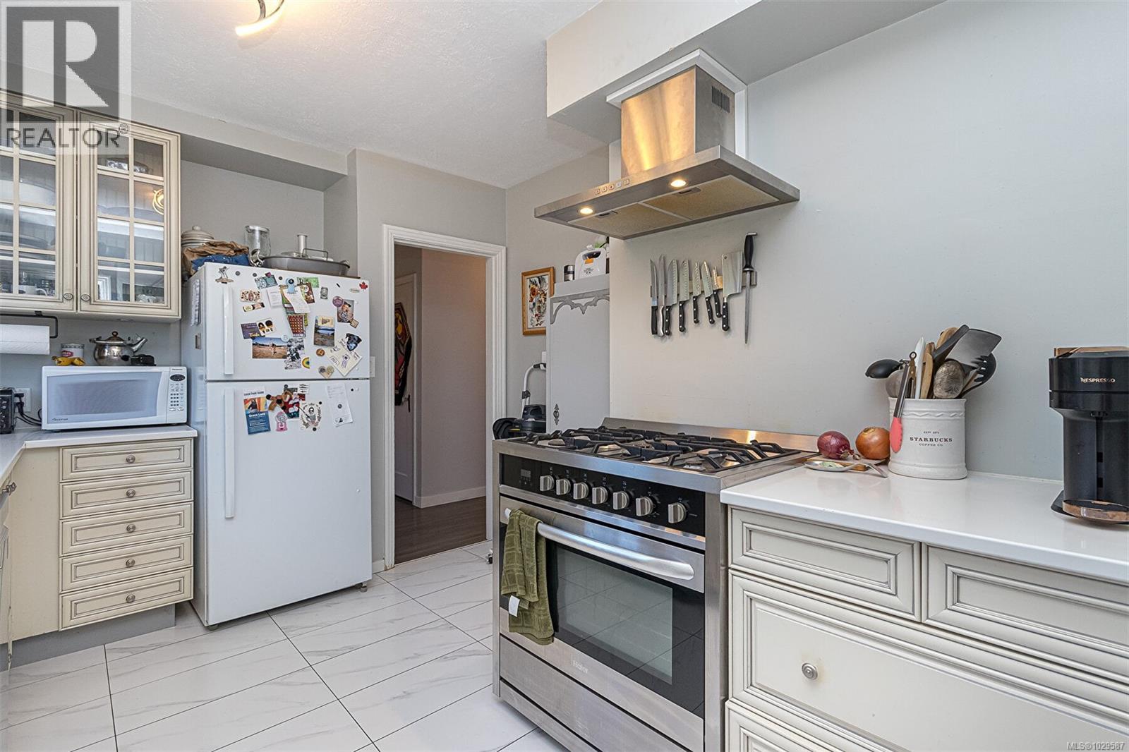  444 Stannard Avenue, Victoria