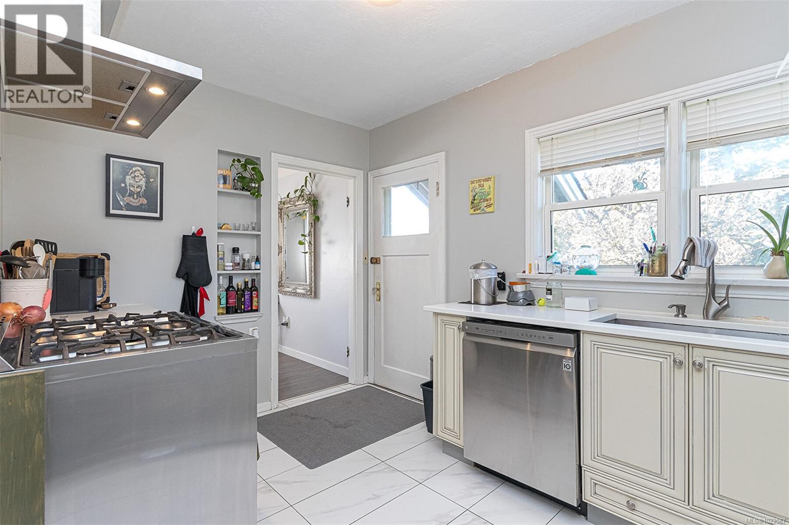  444 Stannard Avenue, Victoria