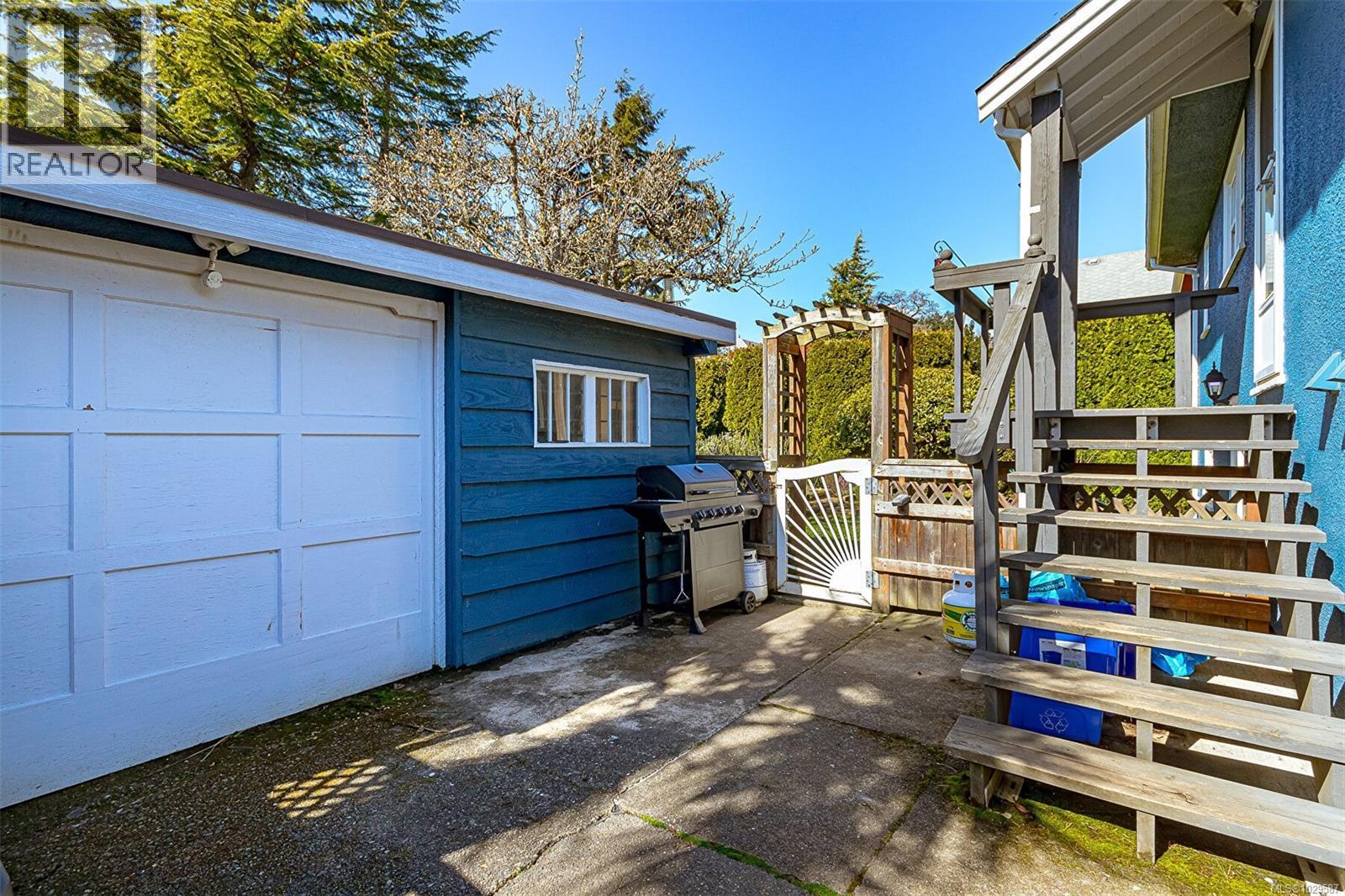  444 Stannard Avenue, Victoria