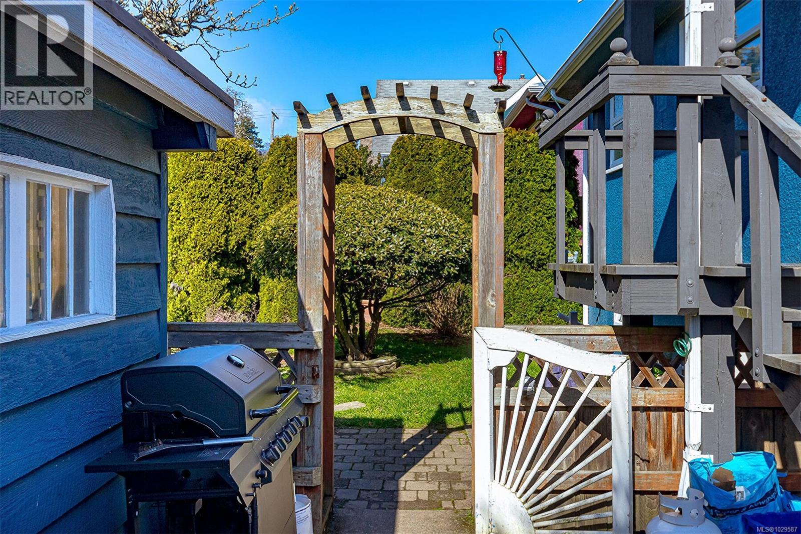  444 Stannard Avenue, Victoria