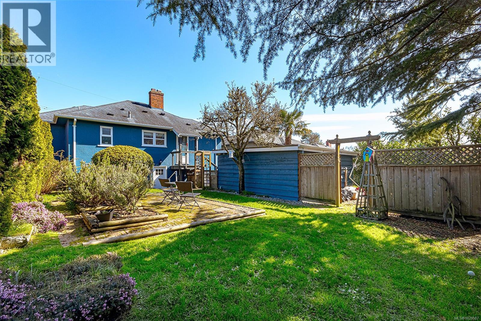  444 Stannard Avenue, Victoria