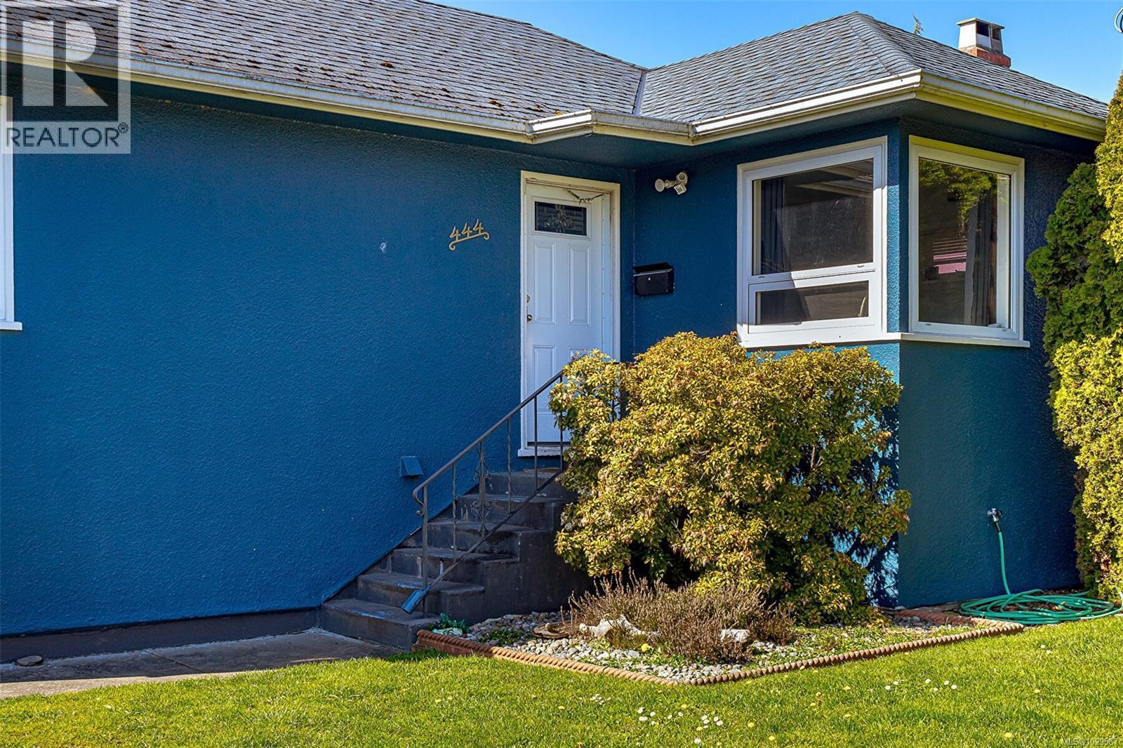  444 Stannard Avenue, Victoria