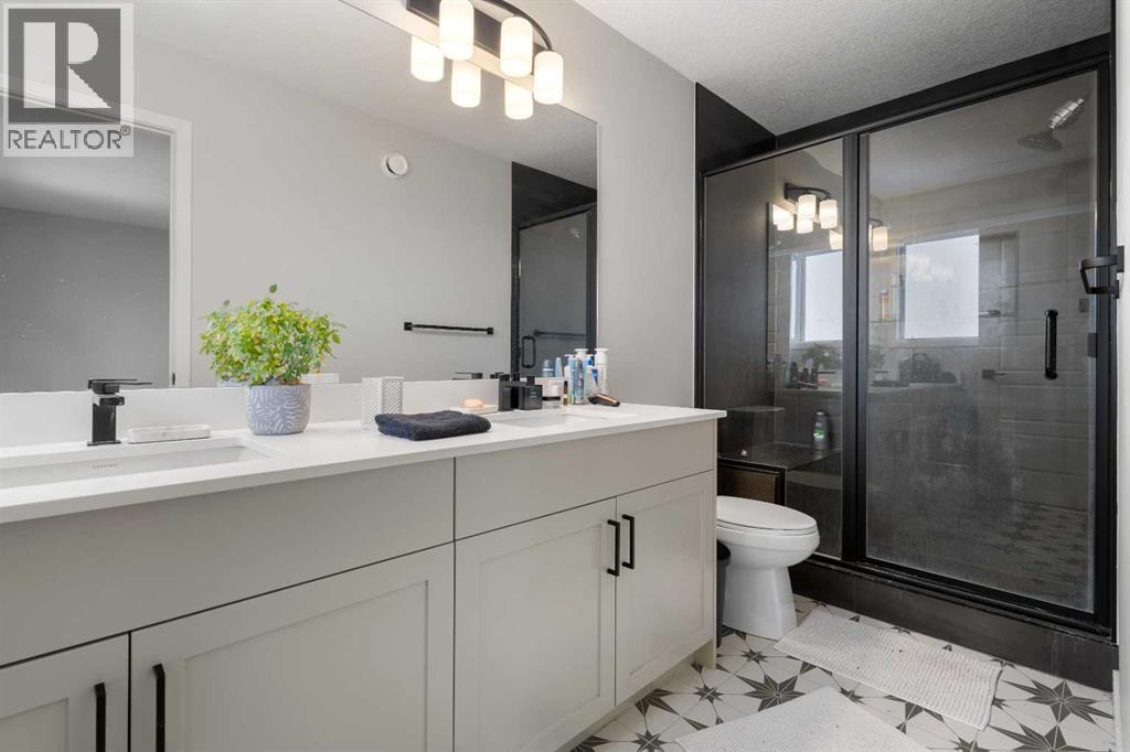 Single Family House for Sale in  Edith Manor NW Glacier Ridge Calgary 