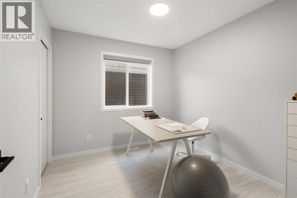 Single Family House for Sale in  Edith Manor NW Glacier Ridge Calgary 