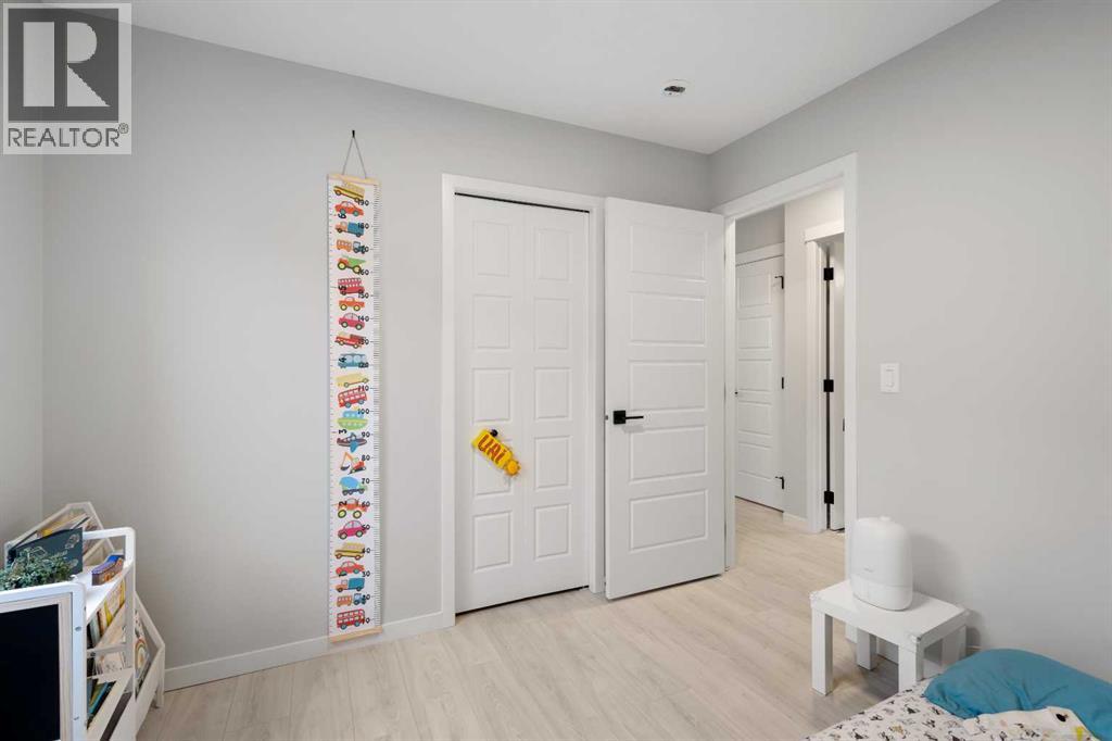 Single Family House for Sale in  Edith Manor NW Glacier Ridge Calgary 