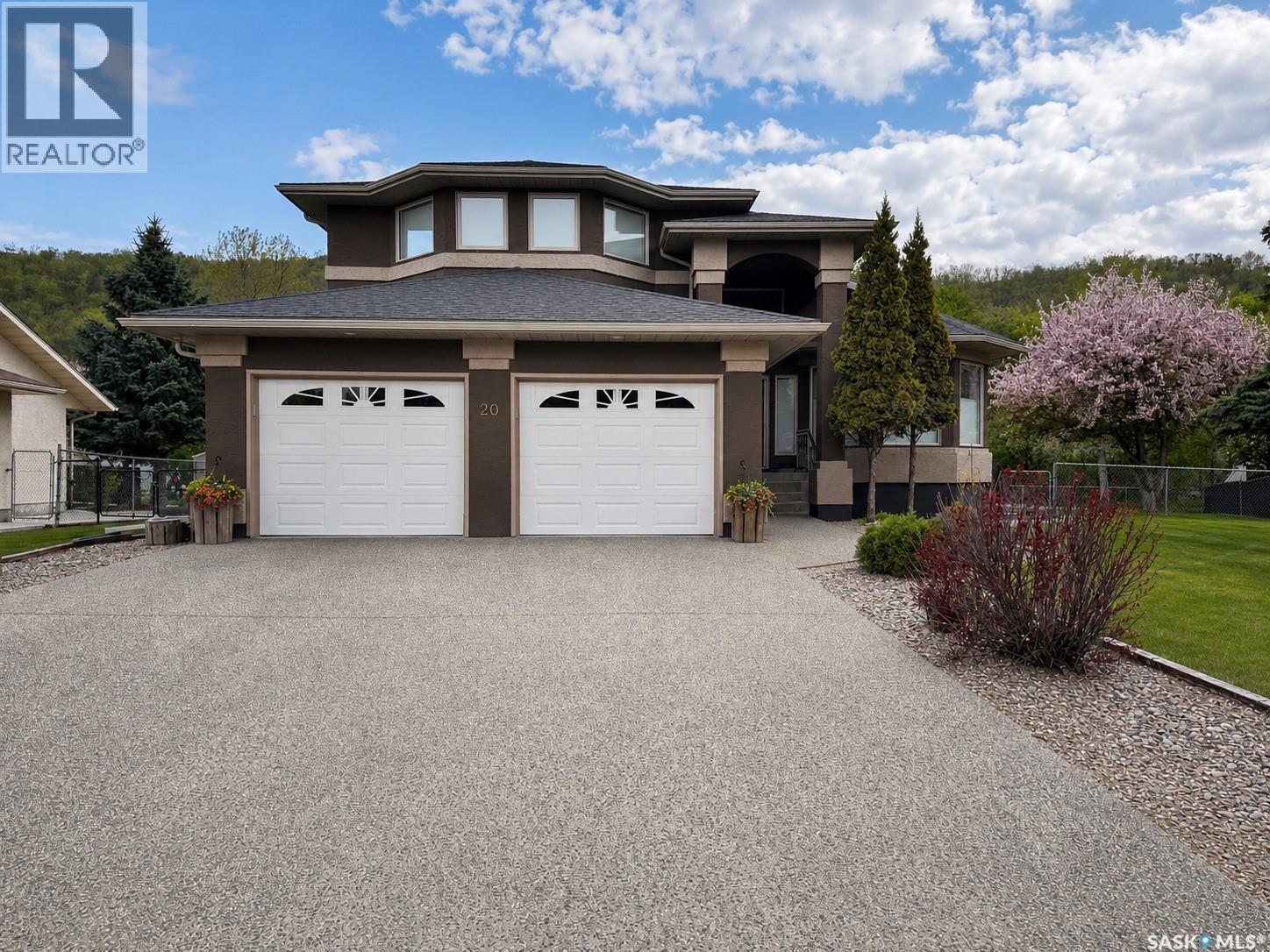 20 Willow CRESCENT