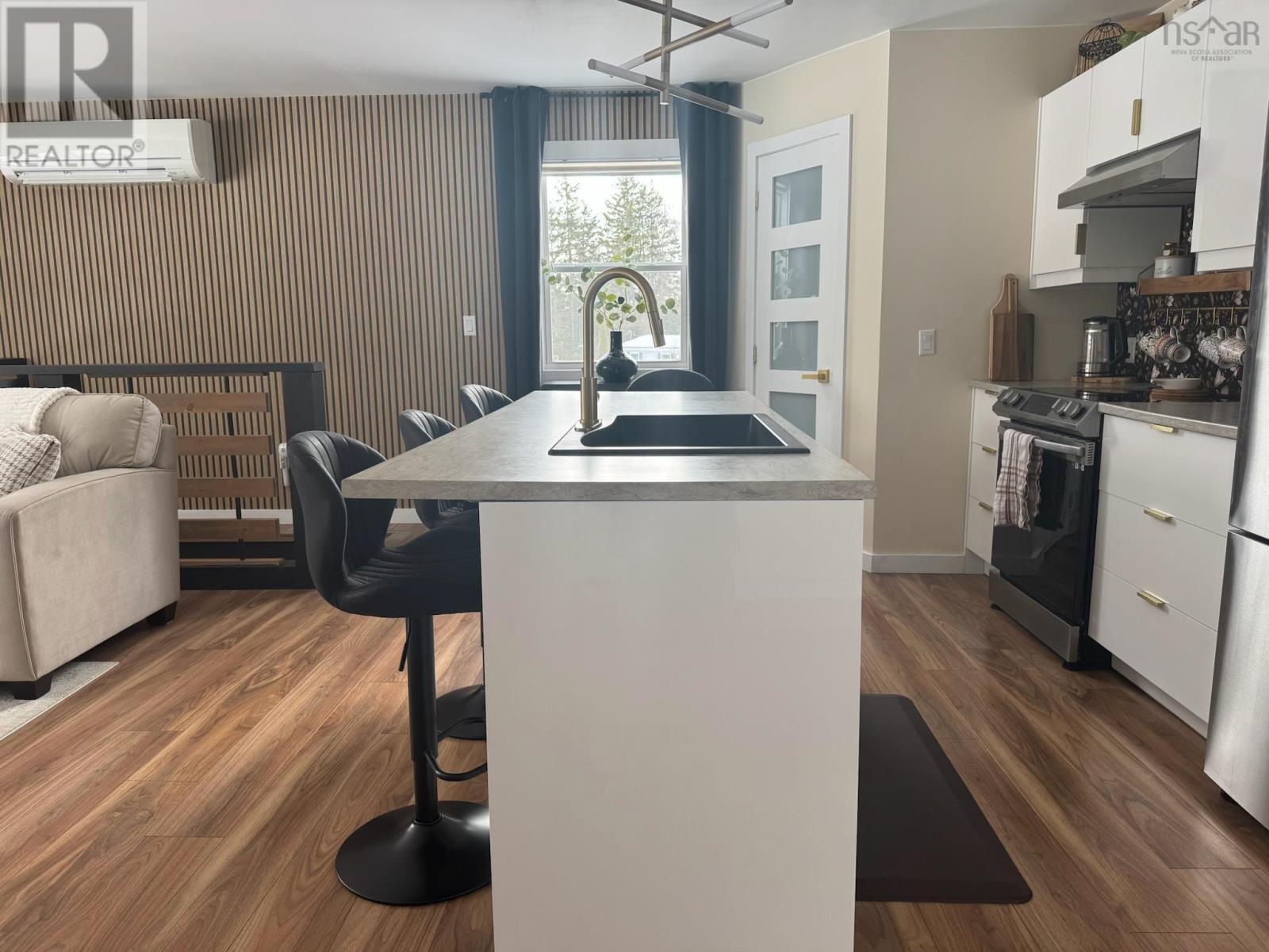 Single Family House Bungalow for Sale in   Highway Glendale 