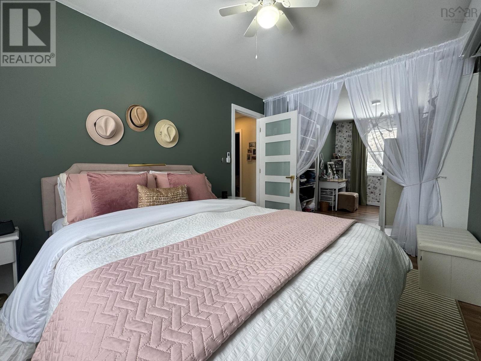 Single Family House Bungalow for Sale in   Highway Glendale 