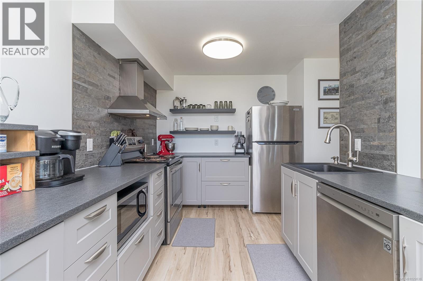 #107 9916 DANIEL ST - 18