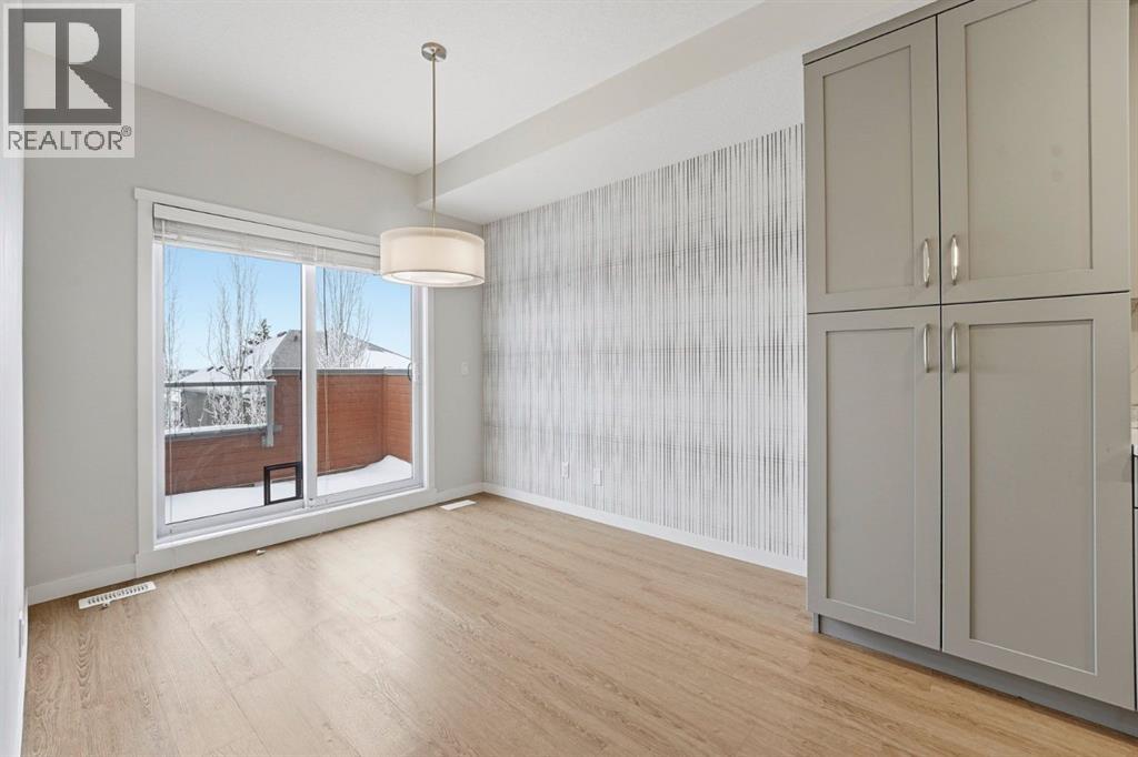 Single Family House for Sale in  Shawnee Common SW Shawnee Slopes Calgary 