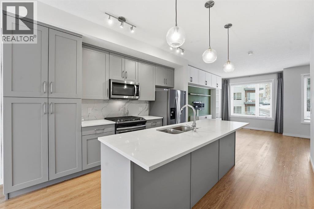 Single Family House for Sale in  Shawnee Common SW Shawnee Slopes Calgary 