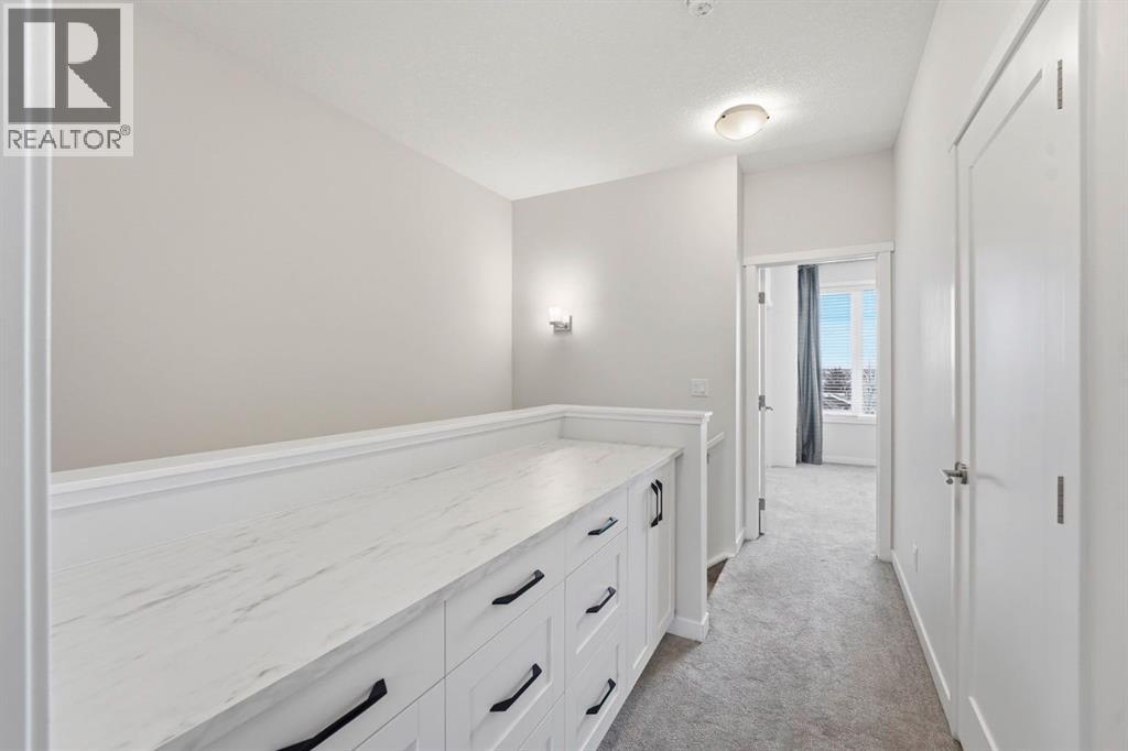 Single Family House for Sale in  Shawnee Common SW Shawnee Slopes Calgary 