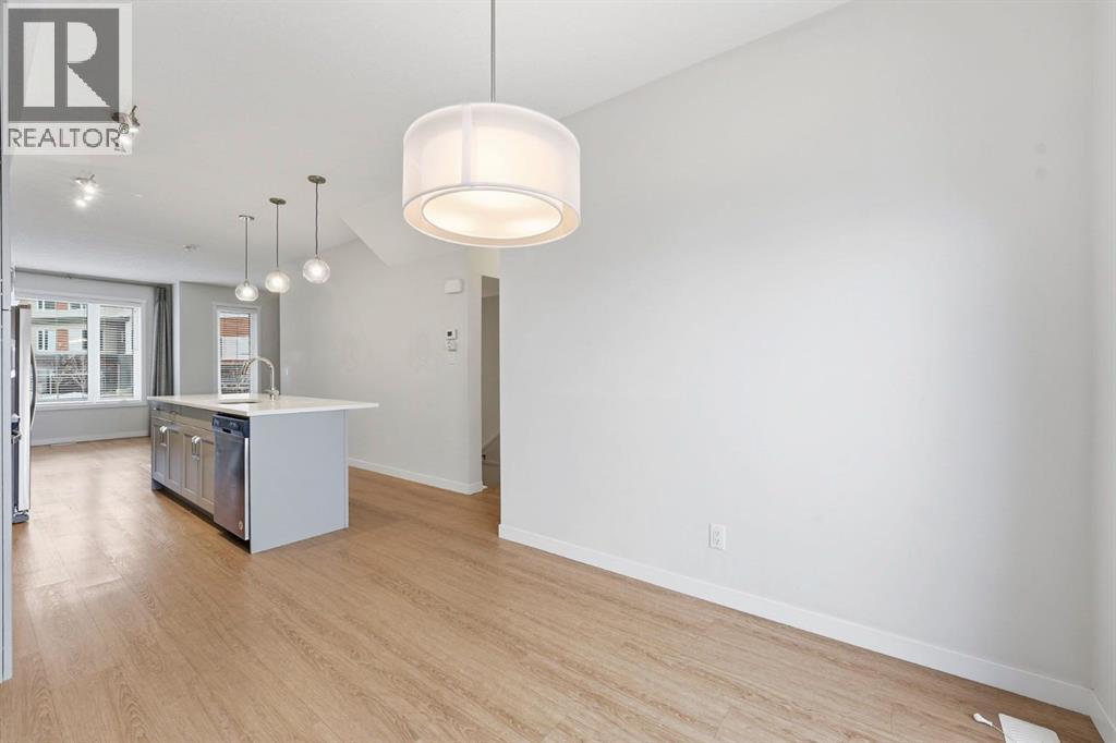 Single Family House for Sale in  Shawnee Common SW Shawnee Slopes Calgary 