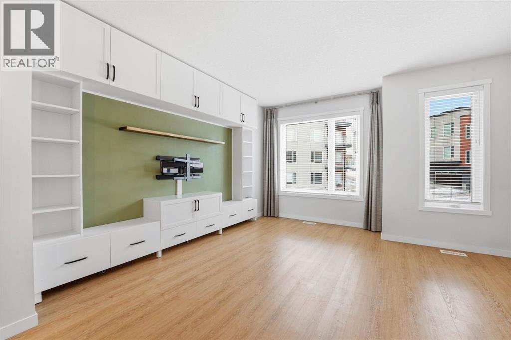 Single Family House for Sale in  Shawnee Common SW Shawnee Slopes Calgary 