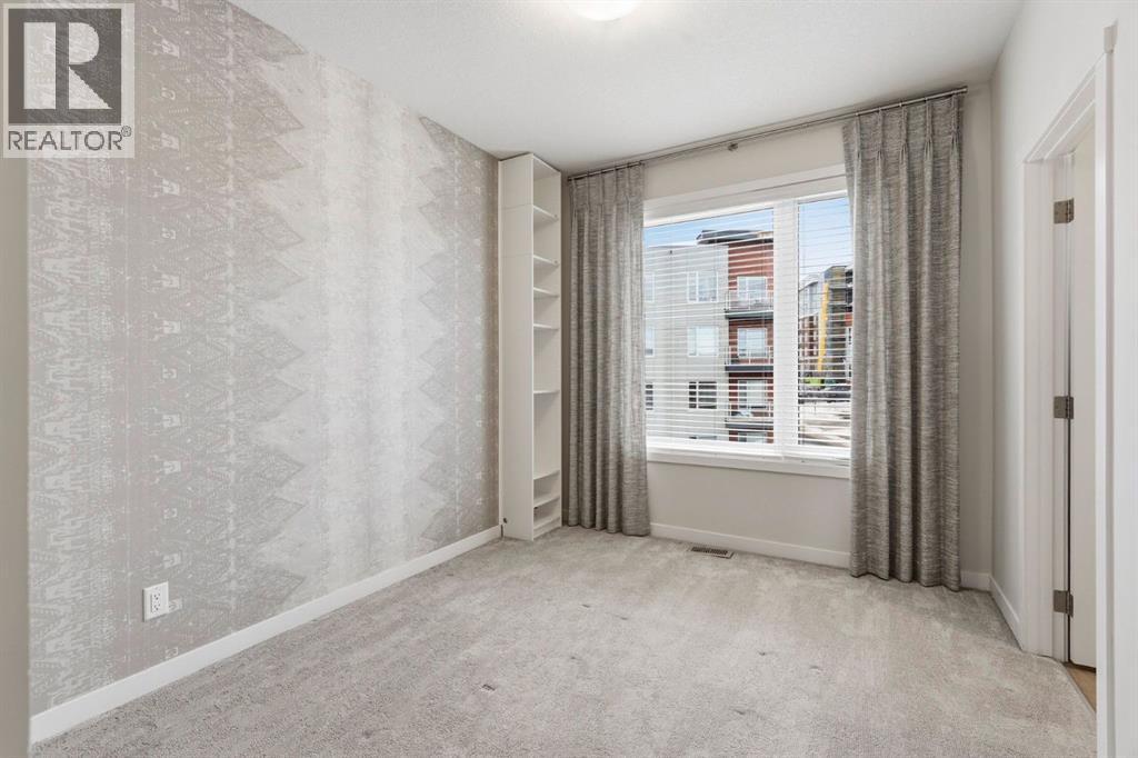 Single Family House for Sale in  Shawnee Common SW Shawnee Slopes Calgary 