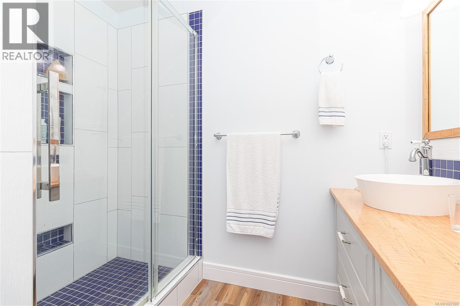 #14 5110 CORDOVA BAY RD - 23