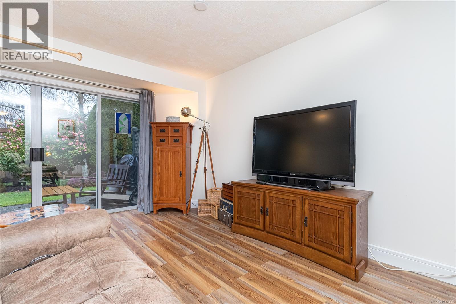 #14 5110 Cordova Bay Rd - 9