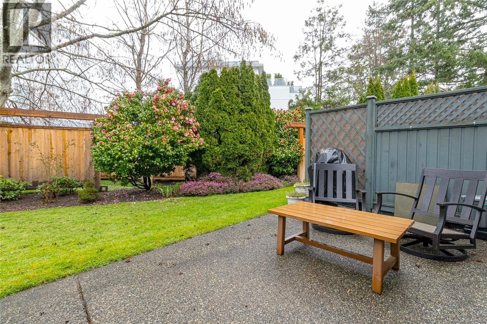 #14 5110 Cordova Bay Rd - 27