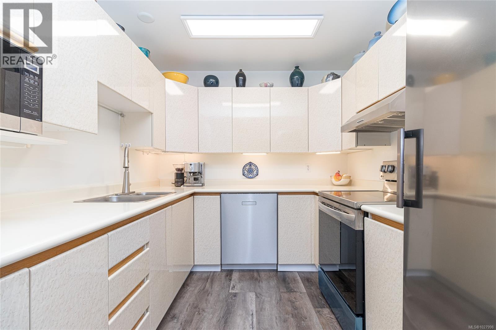 #14 5110 CORDOVA BAY RD - 14