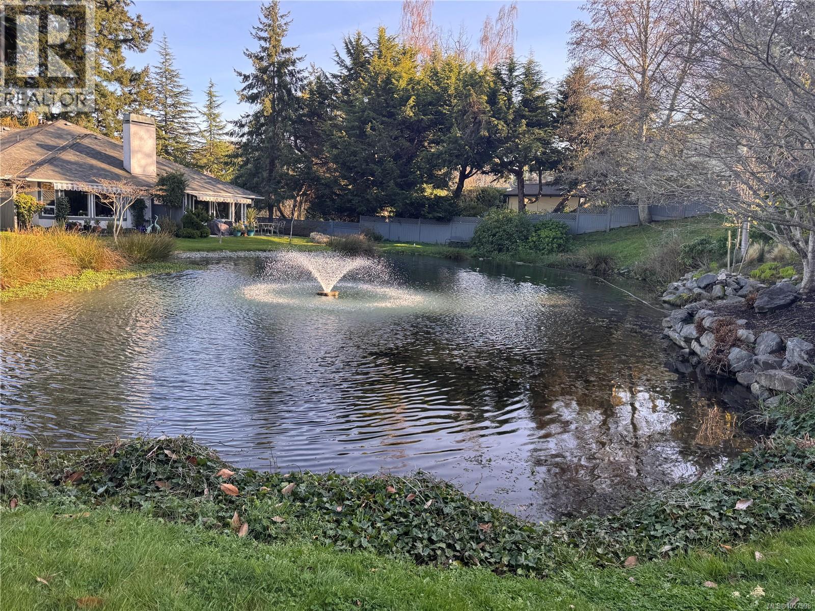 #14 5110 CORDOVA BAY RD - 31