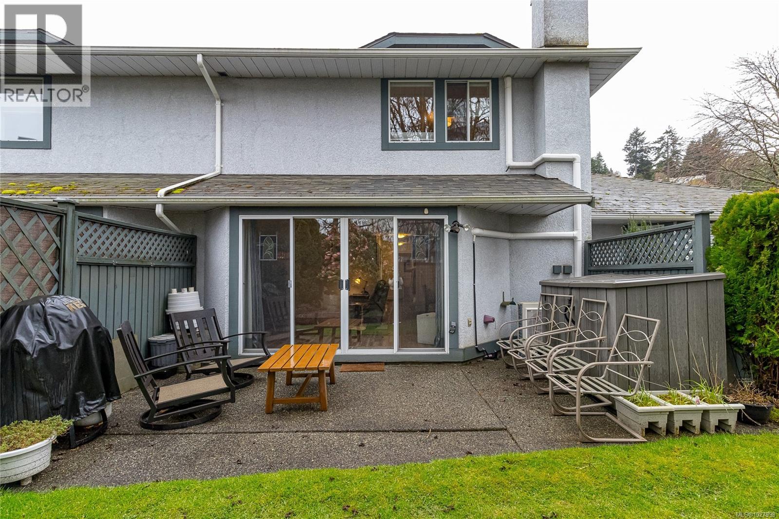 #14 5110 Cordova Bay Rd - 26