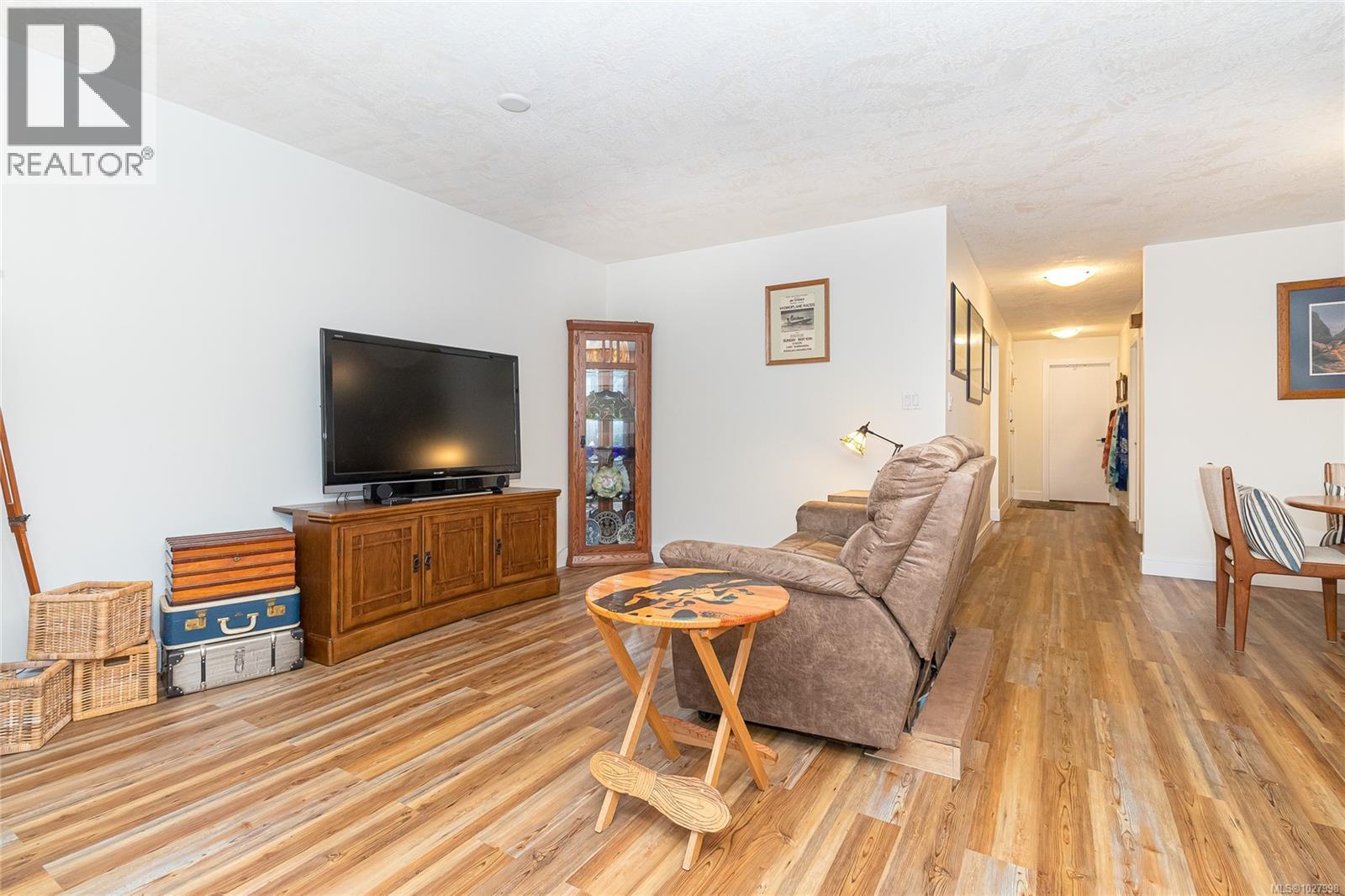 #14 5110 Cordova Bay Rd - 7
