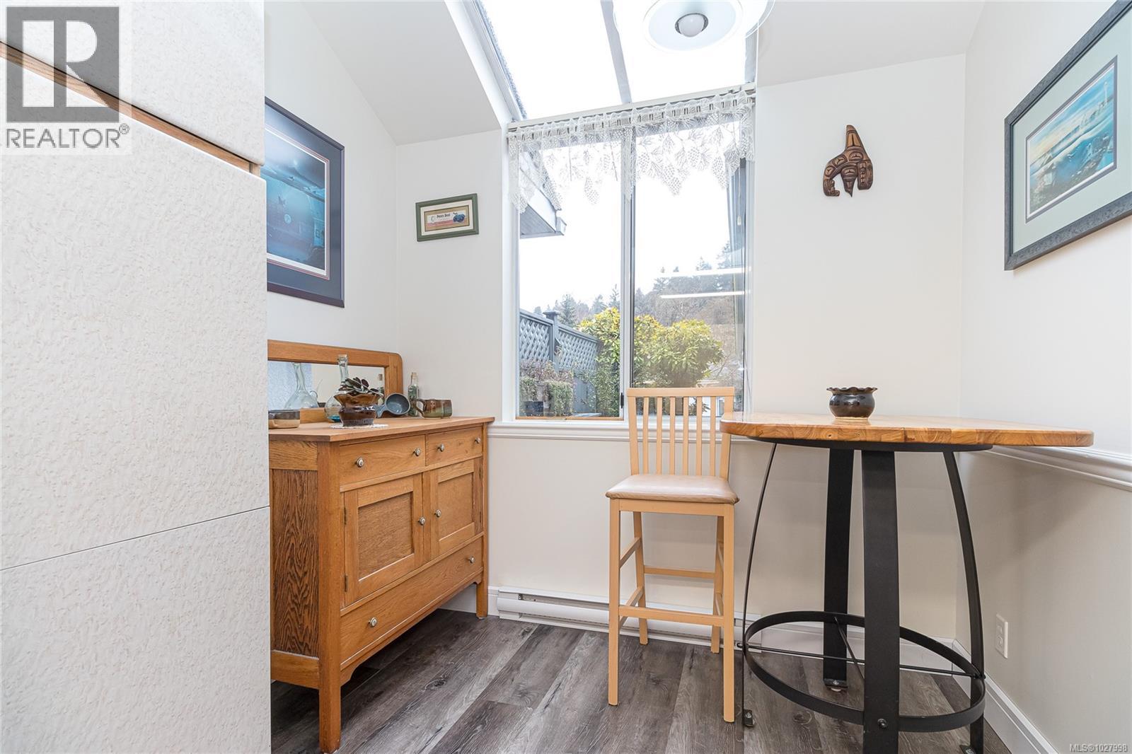 #14 5110 CORDOVA BAY RD - 17