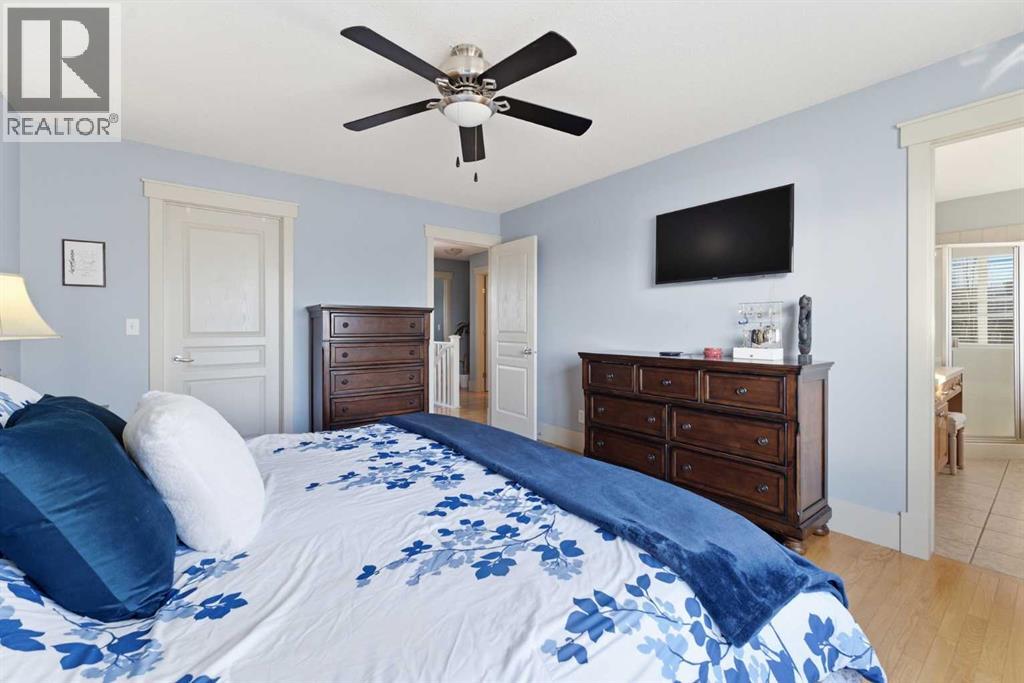 Single Family House for Sale in  Cougartown Circle SW Cougar Ridge Calgary 