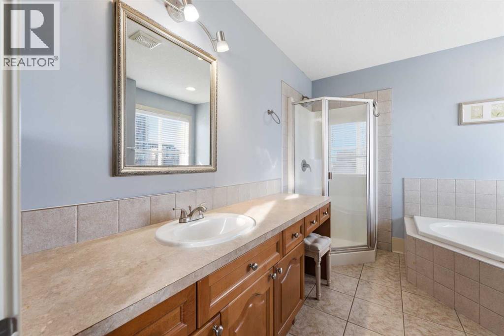 Single Family House for Sale in  Cougartown Circle SW Cougar Ridge Calgary 