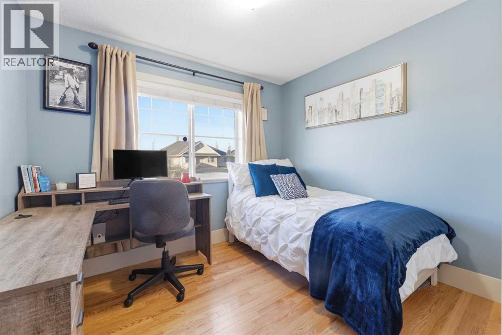 Single Family House for Sale in  Cougartown Circle SW Cougar Ridge Calgary 