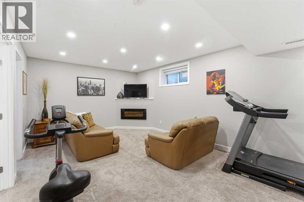 Single Family House for Sale in  Cougartown Circle SW Cougar Ridge Calgary 