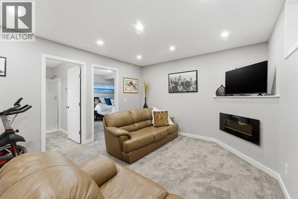 Single Family House for Sale in  Cougartown Circle SW Cougar Ridge Calgary 