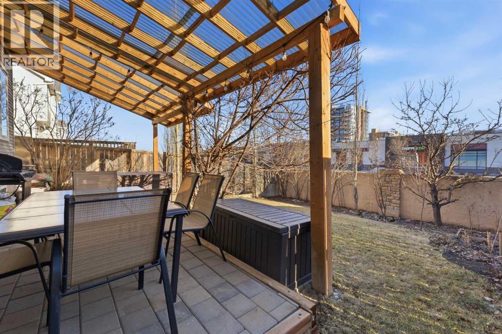 Single Family House for Sale in  Cougartown Circle SW Cougar Ridge Calgary 