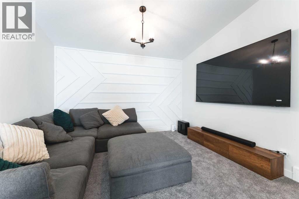 Single Family House for Sale in  Lewiston Drive NE Lewisburg Calgary 