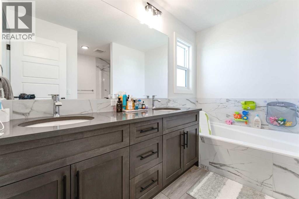 Single Family House for Sale in  Lewiston Drive NE Lewisburg Calgary 