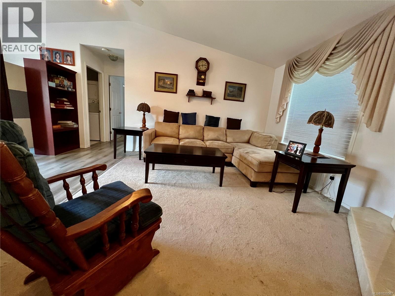 82 WOLF LANE - Image 3