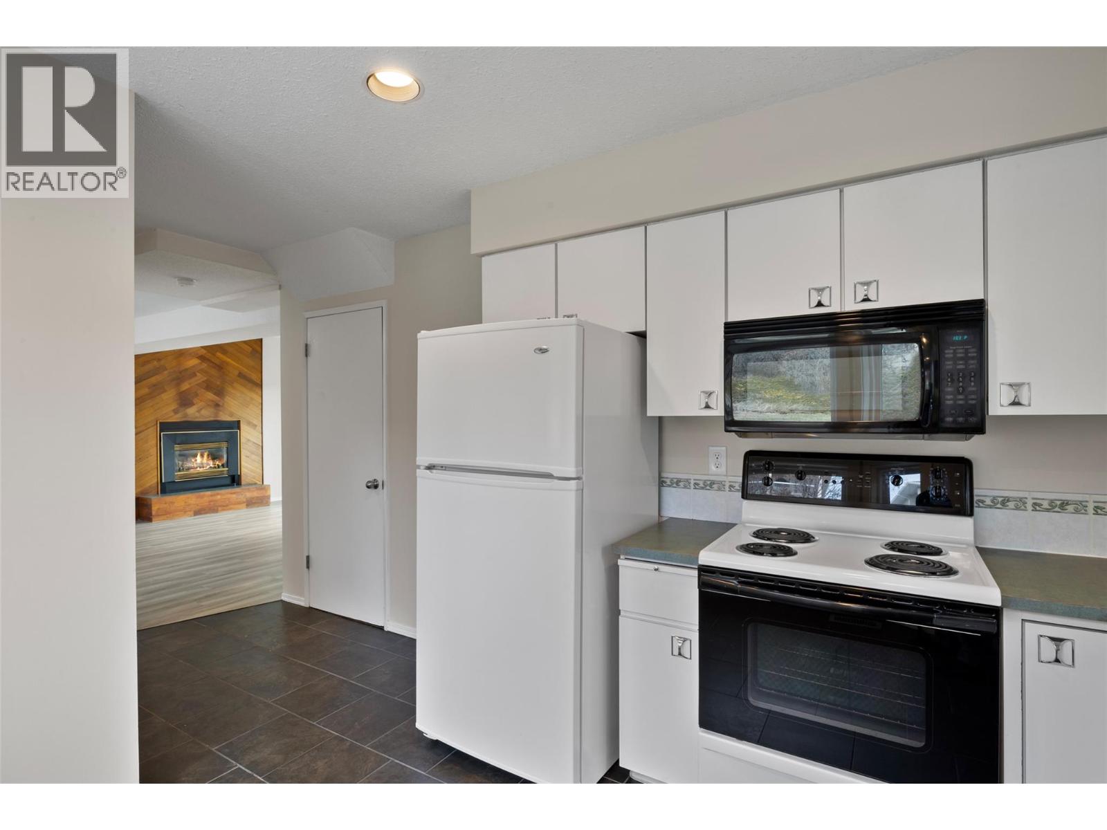 1748 North River Drive - 16