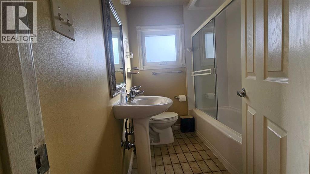 Single Family House Bungalow for Sale in  Clarendon Road NW Collingwood Calgary 